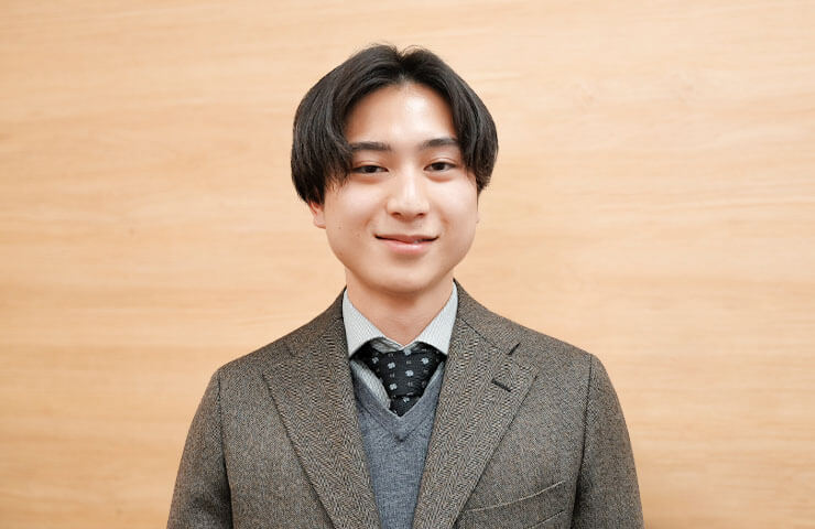 宝石鑑定士：伊藤