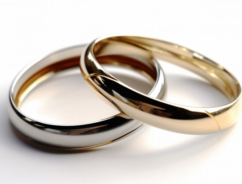 イニシャルが入っている