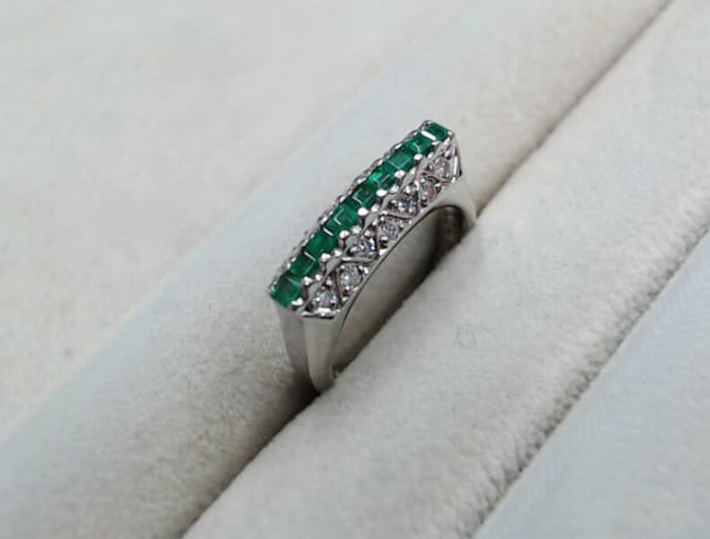 片方しかない、留め具やパーツが欠けている、チェーンが切れている・石座が折れている、一部パーツが欠損している