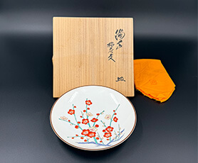 十四代酒井田柿右衛門　濁し手　梅花文皿