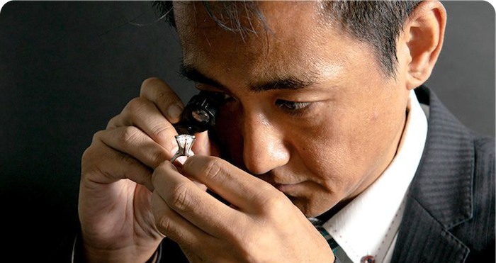 有資格者による査定