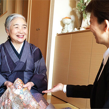 女性スタッフも多数在籍、シニアのお客さまに大好評