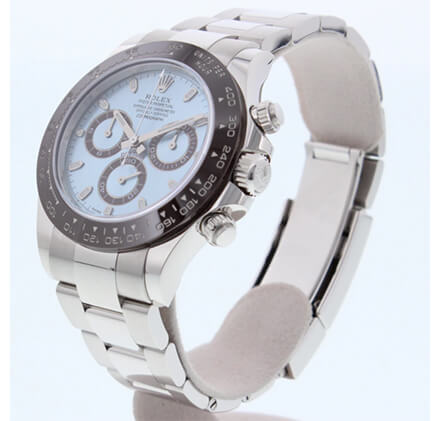 年式の新しい時計