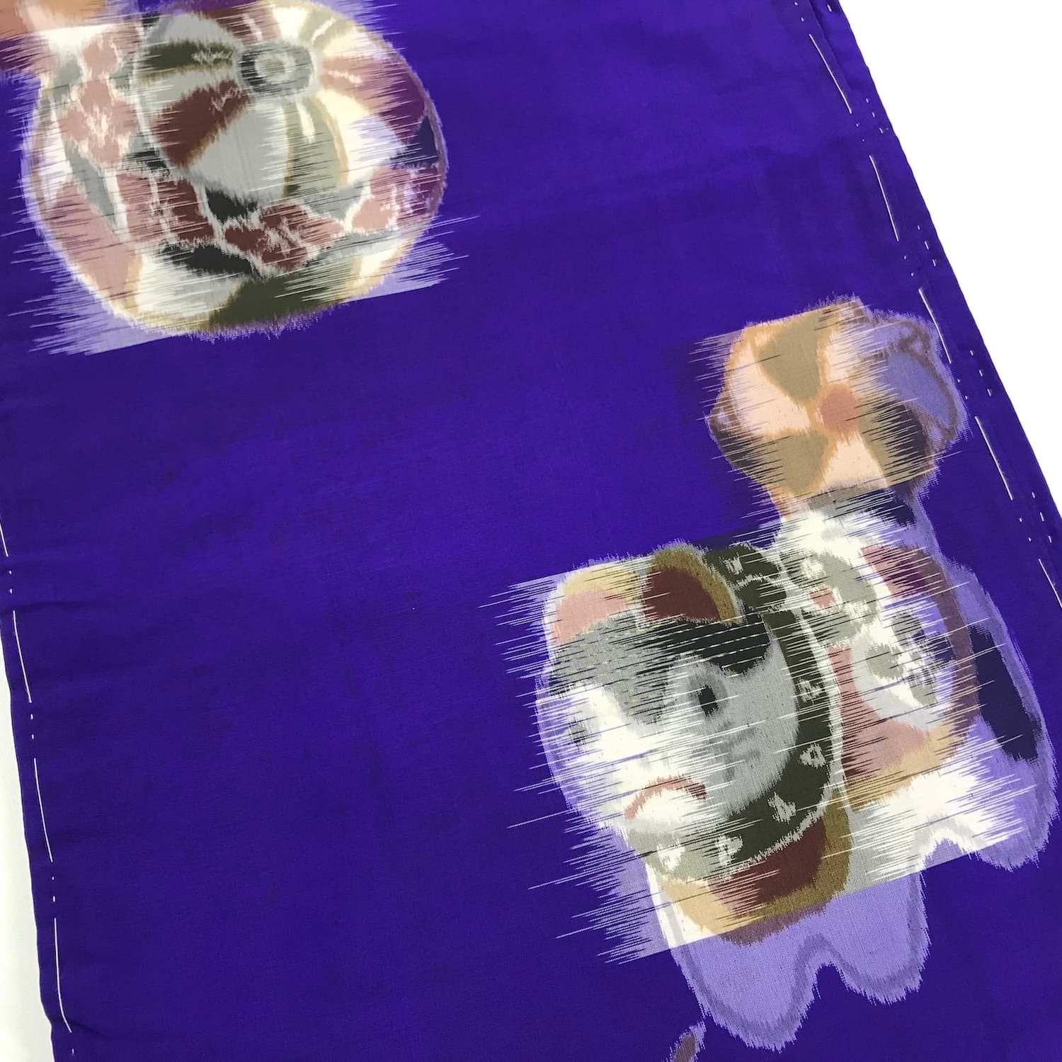 未使用で仕付け糸のついた着物