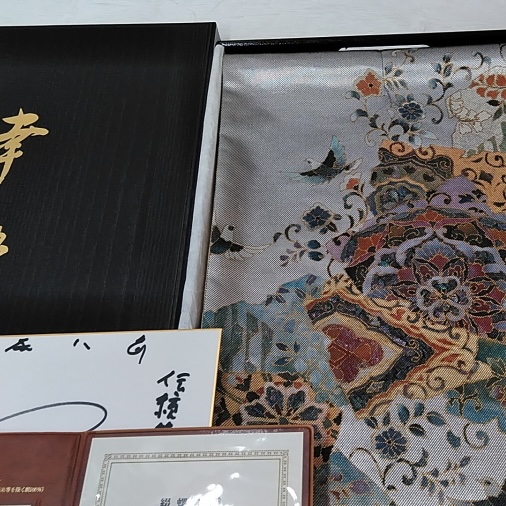 未使用で仕付け糸のついた着物