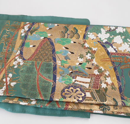 未使用で仕付け糸のついた着物