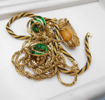 宝石付きのもの