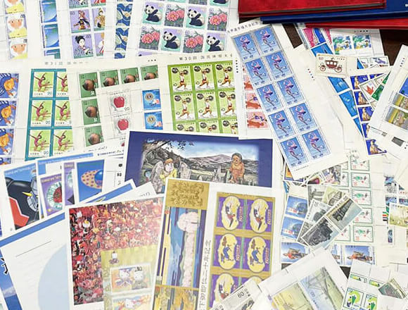 大量のコレクション切手など