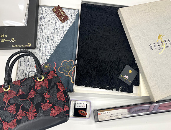 無月のショールなど