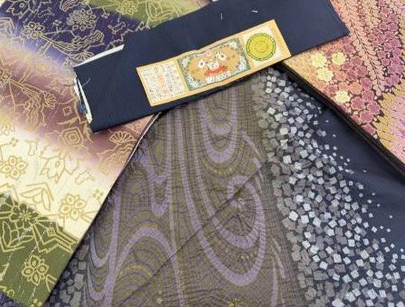 大島紬やその着物に合わせやすい帯など