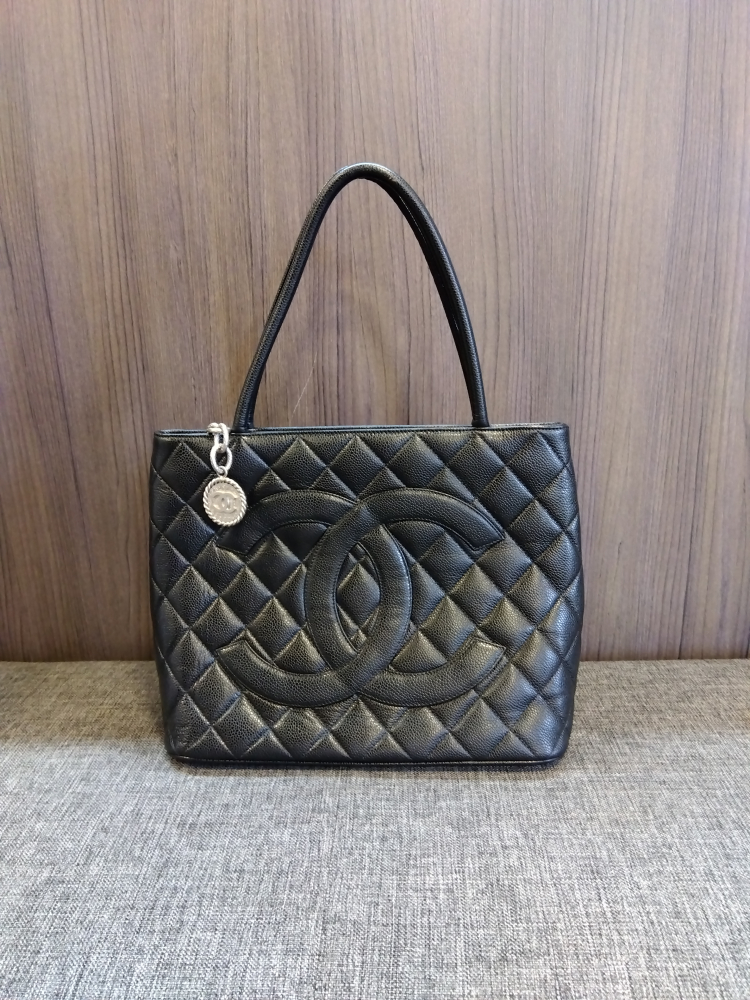 ブランド品の買取実績【新発田イオンモール前店/新潟県/新発田市】 新潟県新発田市にあるザ・ゴールド 新発田イオンモール前店の画像1