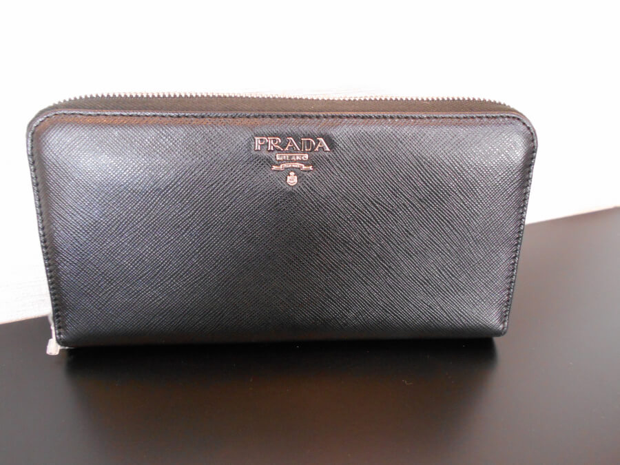 プラダ　サフィアーノラウンドジップの買取り実績【西条店/愛媛県/西条市】 愛媛県西条市にあるザ・ゴールド 西条店の画像1