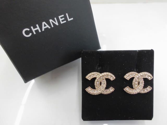 シャネル　ラインストーンピアス【丸亀店】 香川県丸亀市にあるザ・ゴールド 丸亀店の画像1