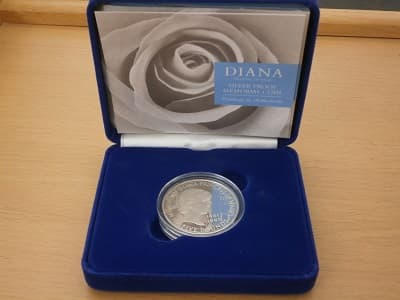ダイアナ妃エリザベス女王記念銀貨【屋島店】 香川県高松市にあるザ・ゴールド 屋島店の画像1
