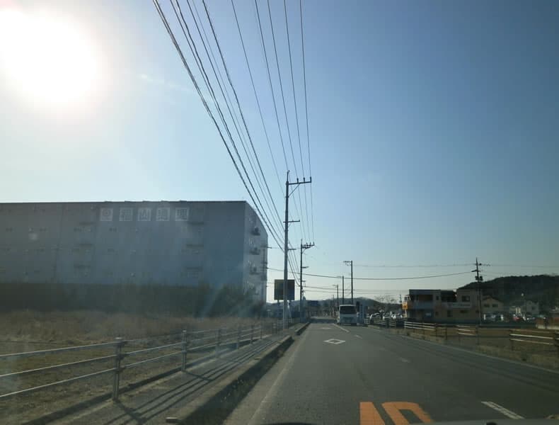 福山通運福山神辺流通センターさんの先の信号を左折し、国道313号線を南に進みます
