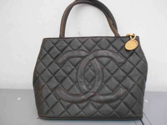シャネル復刻トートの買取実績【曙店/広島県/広島市/東区】 広島県広島市にあるザ・ゴールド 曙店の画像1