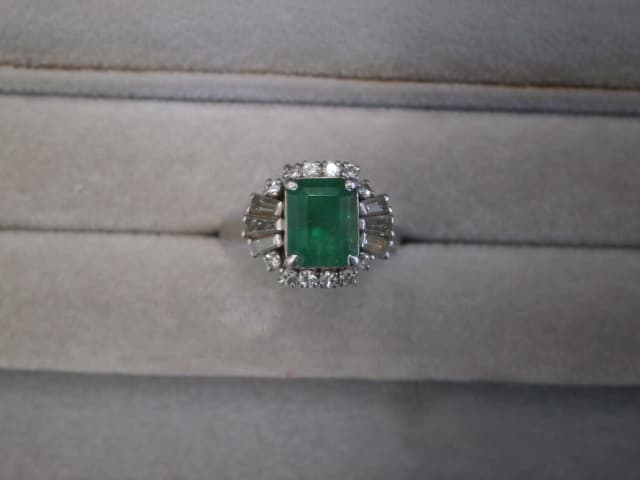 ☆天然エメラルド＆（ダイヤモンド入り）プラチナリングの買取実績【曙店/広島県/広島市/東区】 広島県広島市にあるザ・ゴールド 曙店の画像1