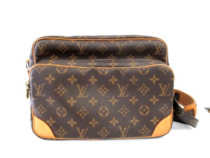 押入れにあるﾊﾞｯｸはこの時期（梅雨）でも大丈夫ですか?　ｻﾞ・ゴールド曙店（広島市東区曙）