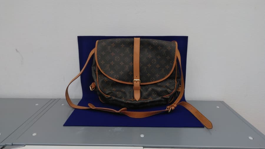 ルイ・ヴィトン LOUIS VUITTON ソミュール35 モノグラム ショルダーバッグ の買取実績【福山東店/広島県/福山市】 広島県福山市にあるザ・ゴールド 福山東店の画像1