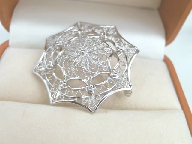 プラチナブローチの買取実績【福山東店/広島県/福山市】 広島県福山市にあるザ・ゴールド 福山東店の画像1