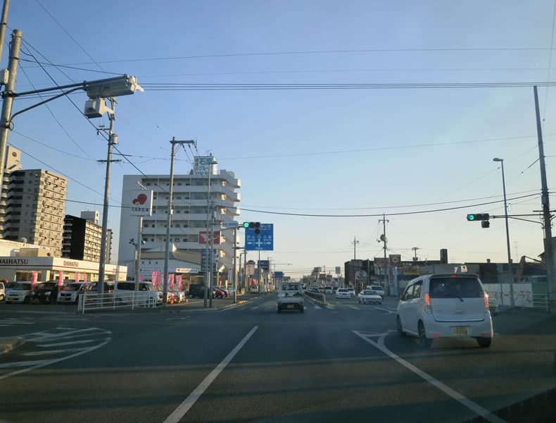 新福山陸橋南詰信号を直進。次の信号、明神町交差点を右折し国道2号線へ。
