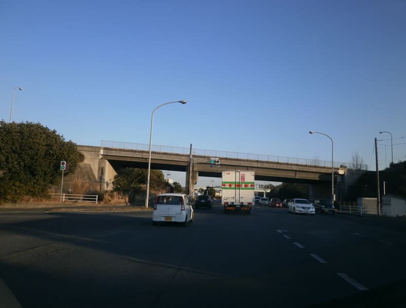県道380号線を進み芦田川大橋を渡りそのまま直進します。