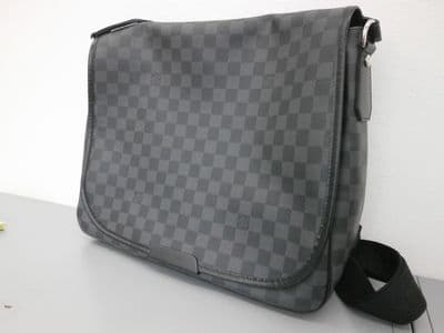 買取　ヴィトン　メンズバッグ　【岡山中央店】 岡山県岡山市にあるザ・ゴールド 岡山中央店の画像1