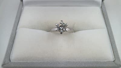 Pt900 0.76ｃｔダイヤ付きリング【136号三島店】 静岡県三島市にあるザ・ゴールド 136号三島店の画像1