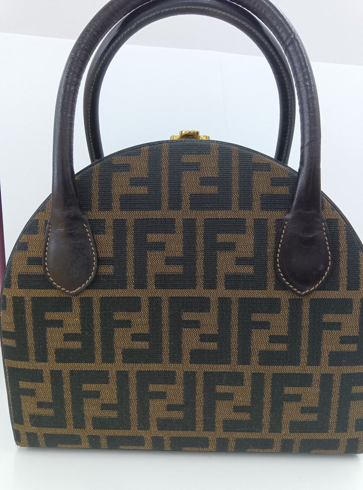 FENDI　ハンドバッグ　【136号三島店/静岡県/三島市】 静岡県三島市にあるザ・ゴールド 136号三島店の画像1