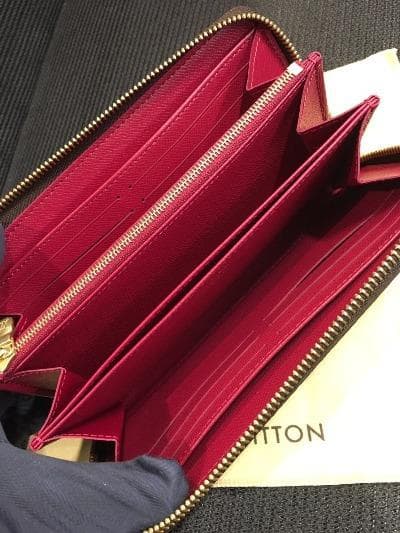 ジッピーウォレット★フューシャ★モノグラム【銀座店】 東京都中央区にあるザ・ゴールド 銀座店の画像1