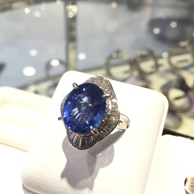 9月の誕生石『サファイア』の青色は・・・【銀座店】 東京都中央区にあるザ・ゴールド 銀座店の画像2