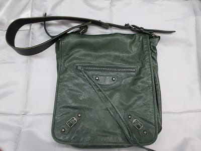 バレンシアガのメッセンジャーバッグです　【富山東店】 富山県富山市にあるザ・ゴールド 富山東店の画像1