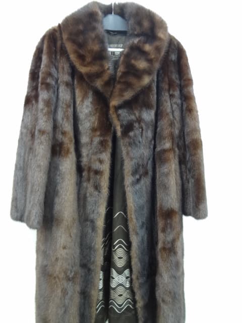 毛皮のコート　【諏訪店】 長野県諏訪市にあるザ・ゴールド 諏訪店の画像1