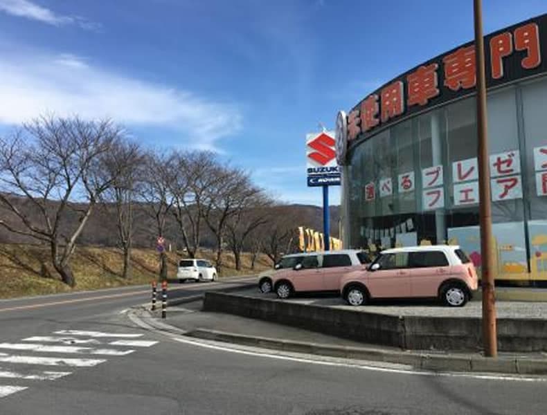 バイパス沿いの未使用車専門店KOWA諏訪さんもそのまま進みます。