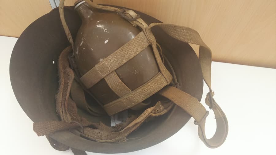 軍用のヘルメット・水筒の買取実績　【穂高店/長野県/安曇野市】 長野県安曇野市にあるザ・ゴールド 穂高店の画像1