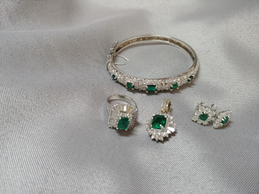 貴金属　エメラルド・ダイヤの買取実績【穂高店/長野県/安曇野市】 長野県安曇野市にあるザ・ゴールド 穂高店の画像1