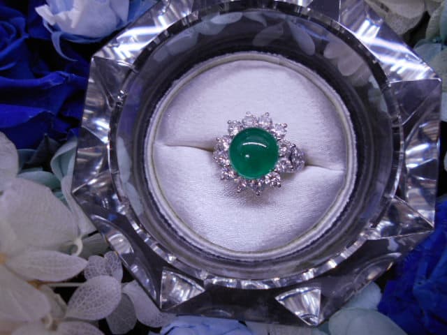 ダイヤ付エメラルドリングの買取実績【上田店/長野県/上田市】 長野県上田市にあるザ・ゴールド 上田店の画像1