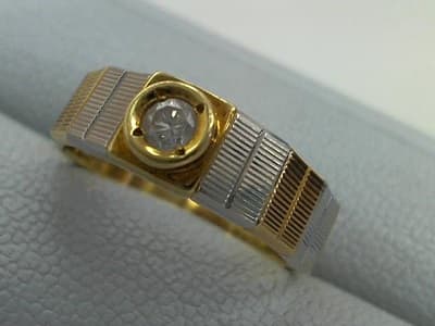 金・プラチナ・ダイヤモンド付きリング【稲里中央店】 長野県長野市にあるザ・ゴールド 稲里中央店の画像1