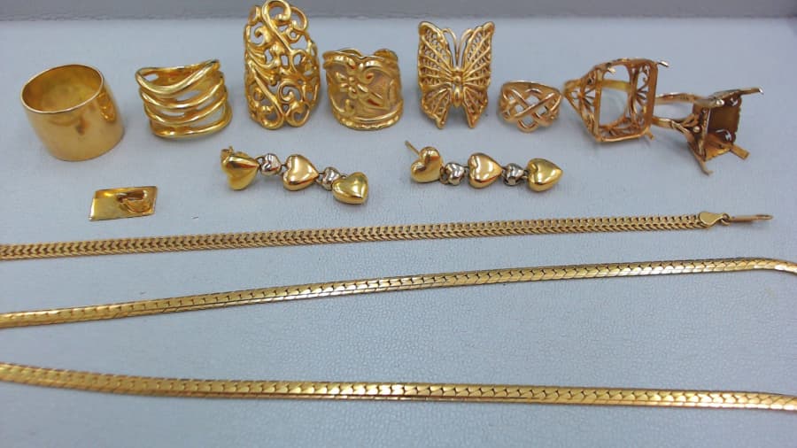 沢山の貴金属【稲里中央店】 長野県長野市にあるザ・ゴールド 稲里中央店の画像1