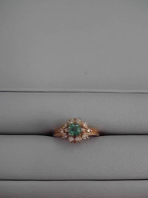 18金エメラルドリングの買取実績【稲里中央店/長野県/長野市】 長野県長野市にあるザ・ゴールド 稲里中央店の画像1