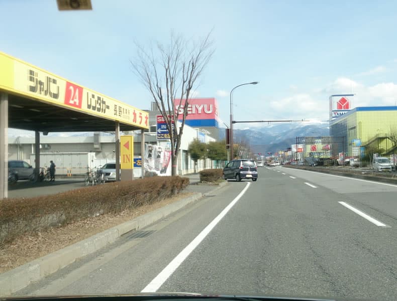 長野南バイパス沿い、左手にジャパンレンタカー長野店さんが見えてきます。