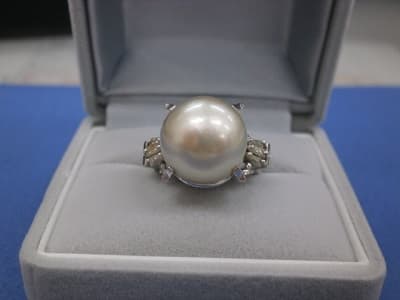 プラチナ素材　真珠付きのリング　【県央店】 新潟県燕市にあるザ・ゴールド 県央店（※10/21に閉店いたしました）の画像1