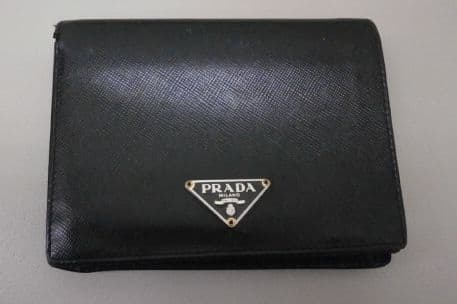プラダ名刺入れ【県央店】 新潟県燕市にあるザ・ゴールド 県央店（※10/21に閉店いたしました）の画像1