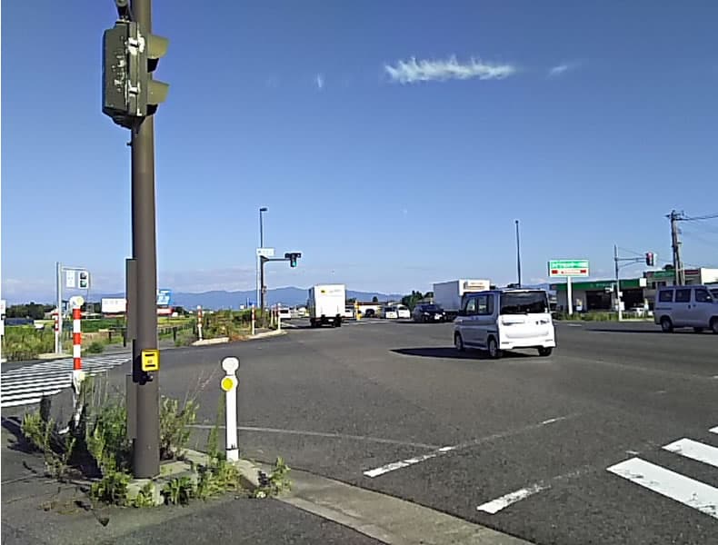国道４９号線（亀田バイパス）方面からのルート新津方面からは茅野山交差点を区役所方面へ左折してください。