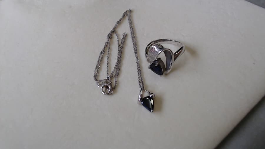 サファイアのネックレス＆リング【上越店】 新潟県上越市にあるザ・ゴールド 上越店の画像1