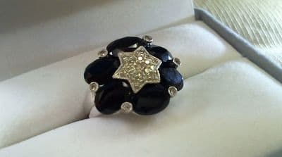 可愛い花びらのダイヤ付きリング【上越店】 新潟県上越市にあるザ・ゴールド 上越店の画像1