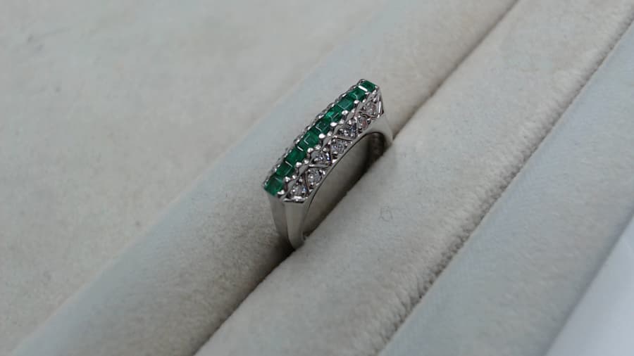 エメラルド☆プラチナリング買取り実績【上越店/新潟県/上越市】 新潟県上越市にあるザ・ゴールド 上越店の画像1