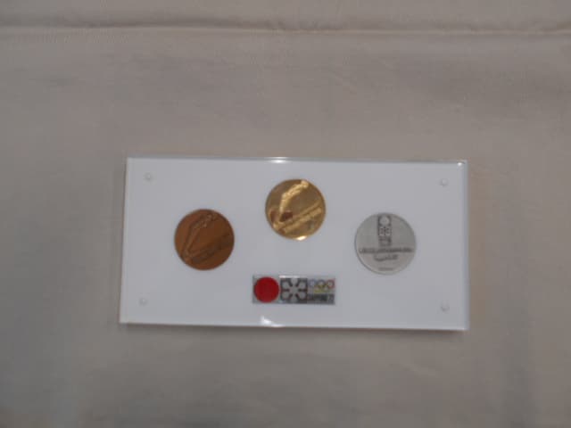 札幌オリンピック記念メダルセット【上越店】 新潟県上越市にあるザ・ゴールド 上越店の画像1