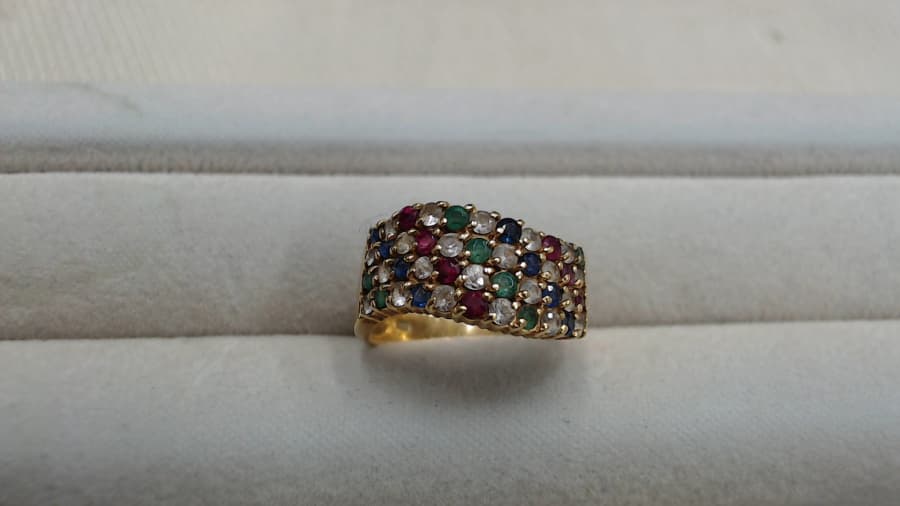 カラフルな色石の買取実績【上越店/新潟県/上越市】 新潟県上越市にあるザ・ゴールド 上越店の画像1