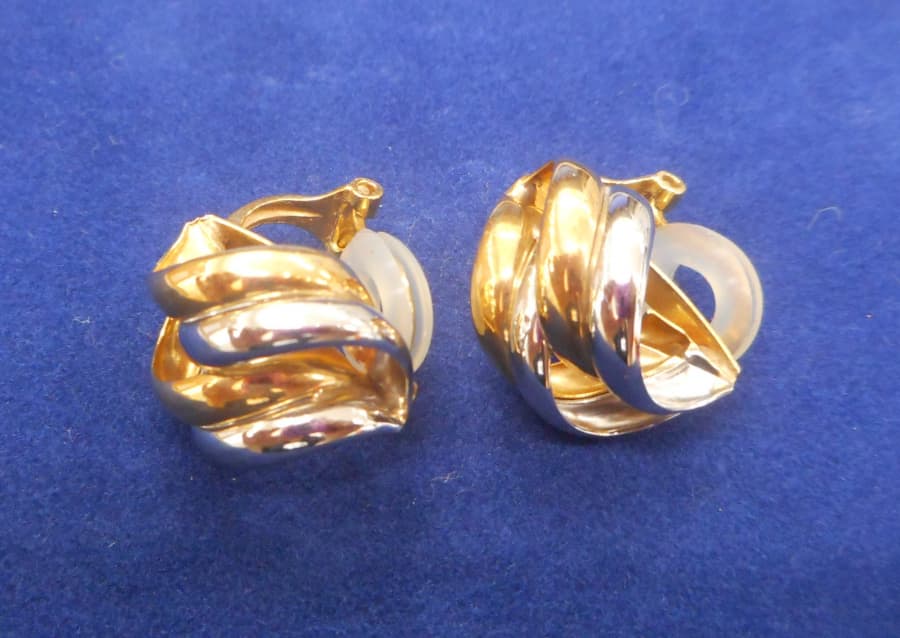 18金とプラチナ900のコンビイヤリング買取実績　【新潟県/三条市/三条店】 新潟県三条市にあるザ・ゴールド 三条店の画像1